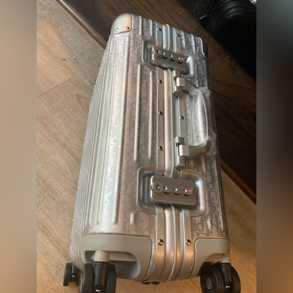 Authentic RIMOWA x DIOR carry on luggage - Picture 10 of 17